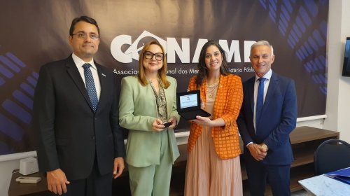 CONAMP entrega homenagem à deputada Iza Arruda